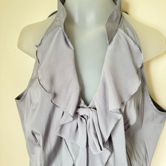 Express Gray Sleeveless Ruffled blouse size large used once excellent condition - Picture 3 of 11